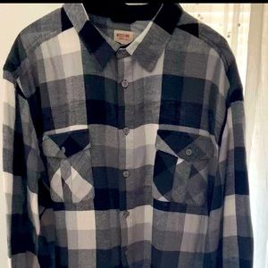 Mossimo:Men’s Size:XXL,Can Fit XL Long Sleeve,Black& White Flannel Casual shirt.
